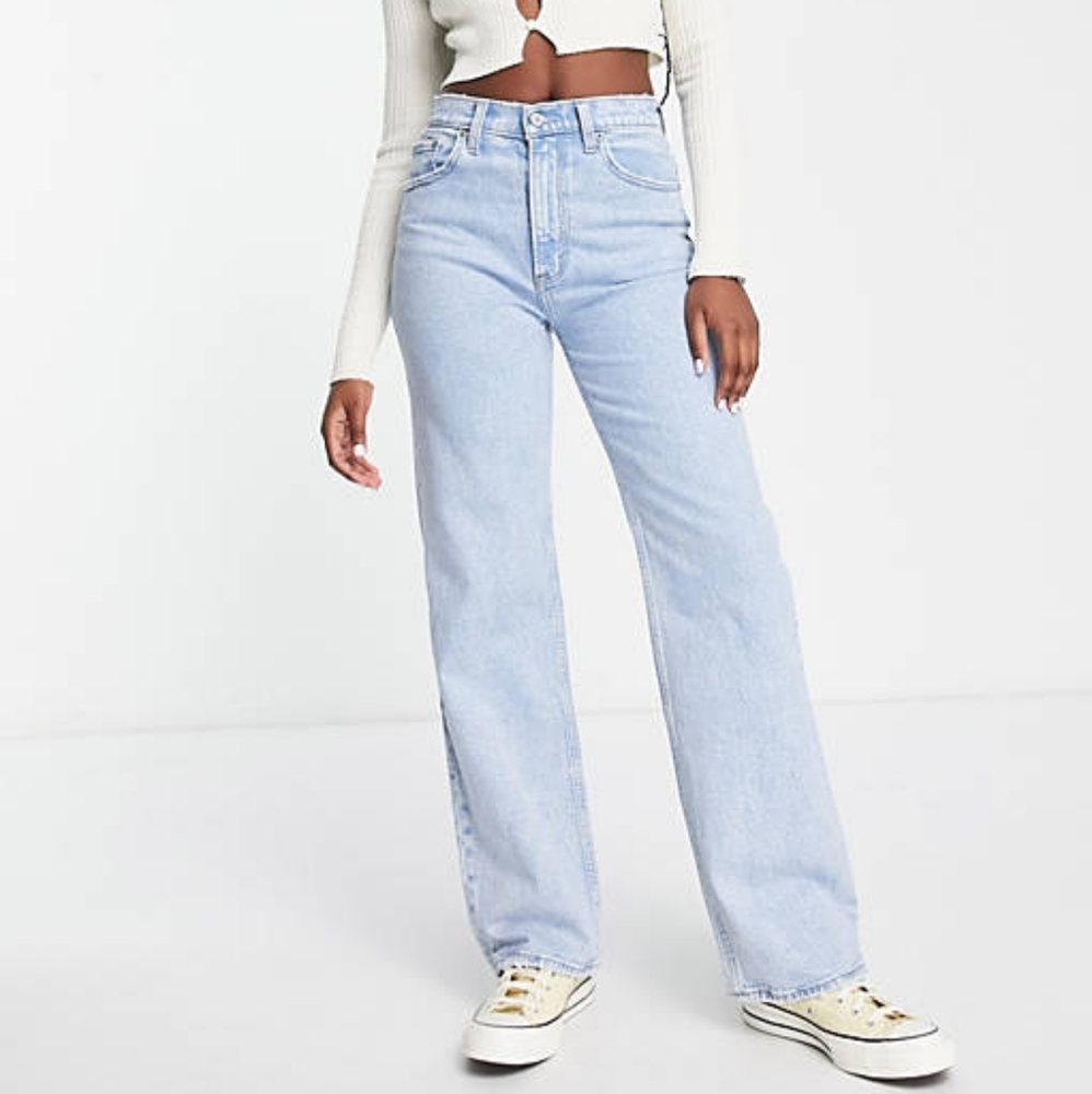 Abercrombie & Fitch Curve Love light wash  90s Relaxed jeans, sz 30L